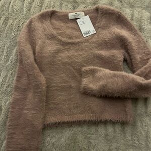 H&M Pink Fuzzy Sweater
Size 12-14